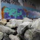 Steine ,Zuglinie, Graffiti