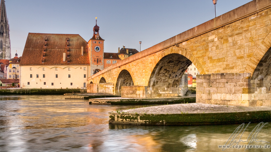 Steinerne Brücke in Regensburg Foto &