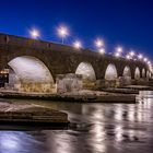 Steinerne Brücke in Regensburg bei Nacht