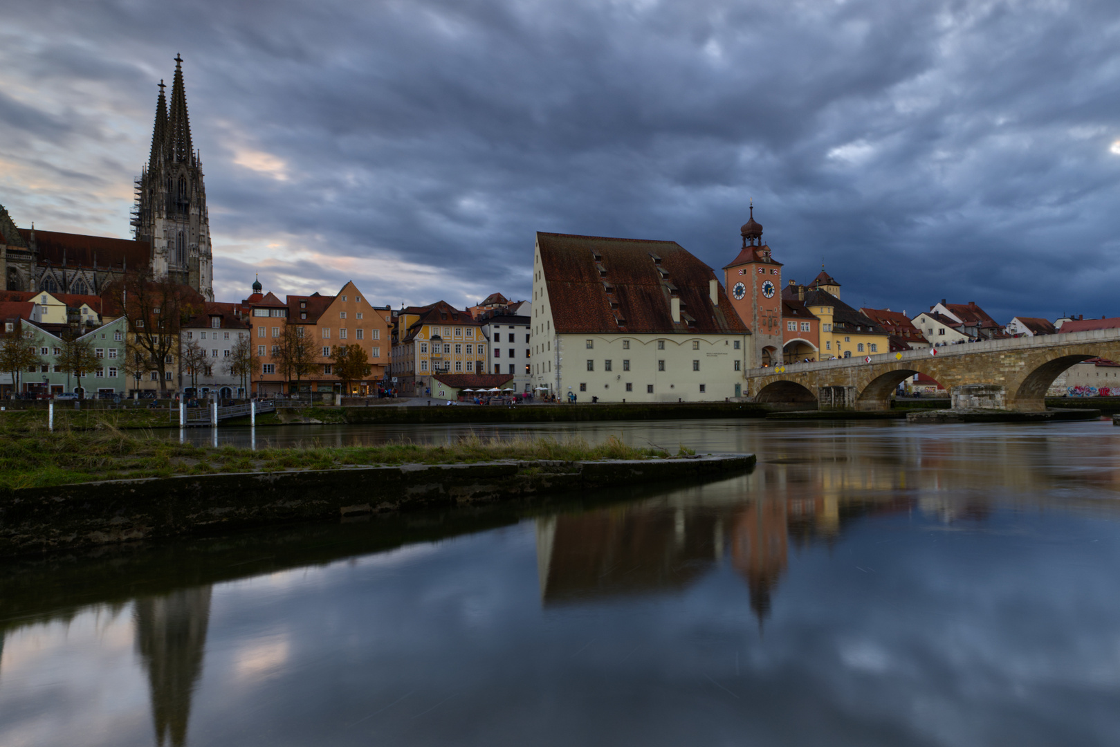 Steinerne Brücke mit Salzstadel Regensburg