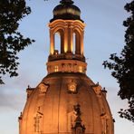 Steinerne Glocke zur Blauen Stunde - ausgerichtet