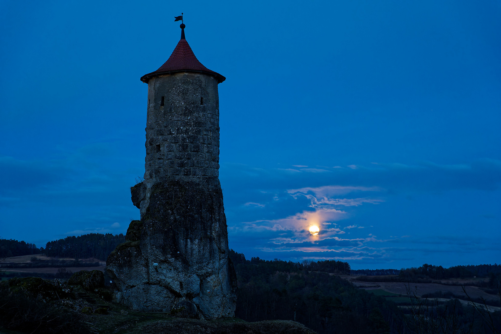 Steinerner Beutel zur blauen Stunde