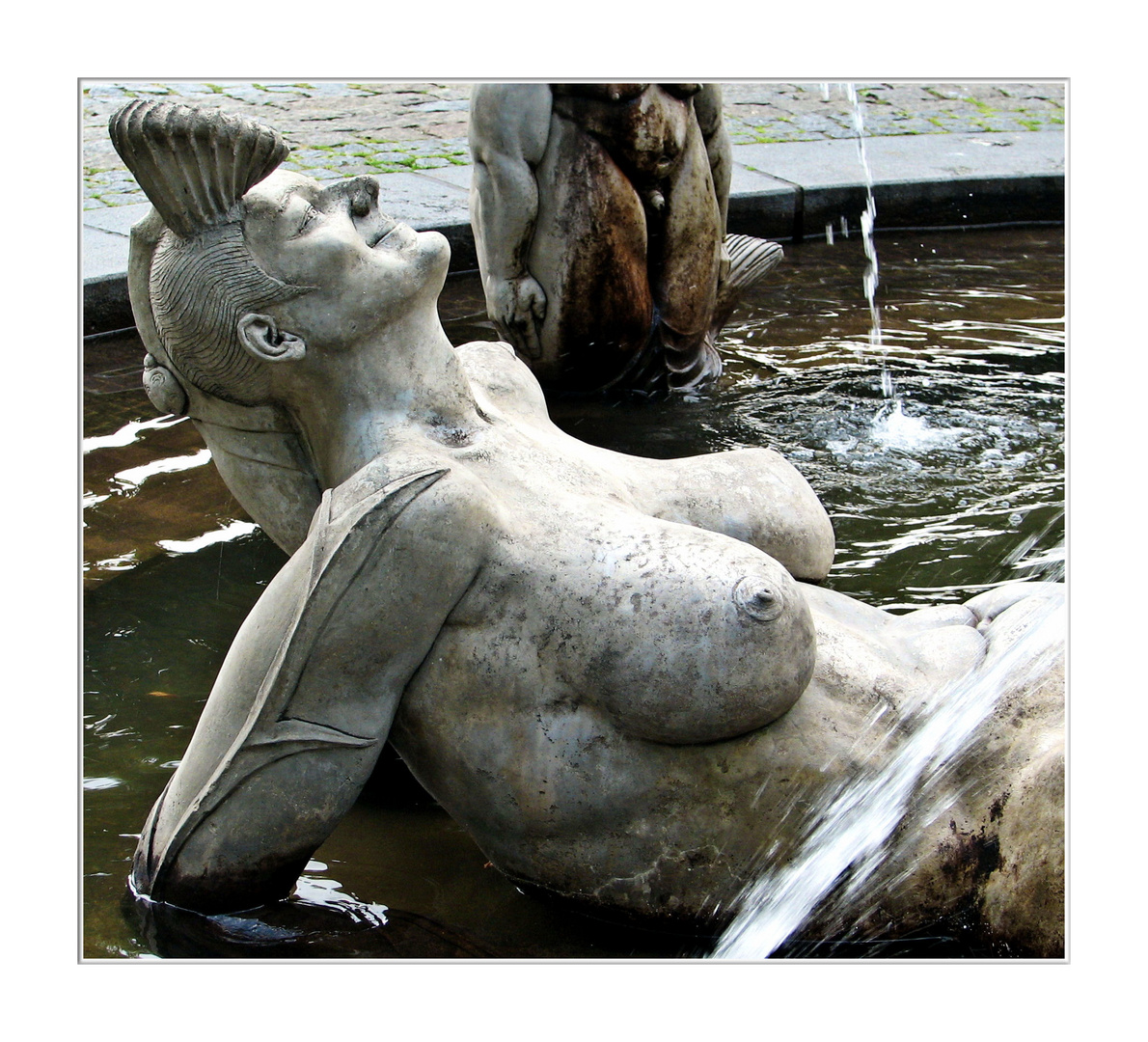 Steinfigur im Brunnen 1