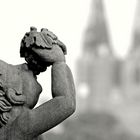 Steinfigur mit Blick auf St. Nikolai zu Quedlinburg