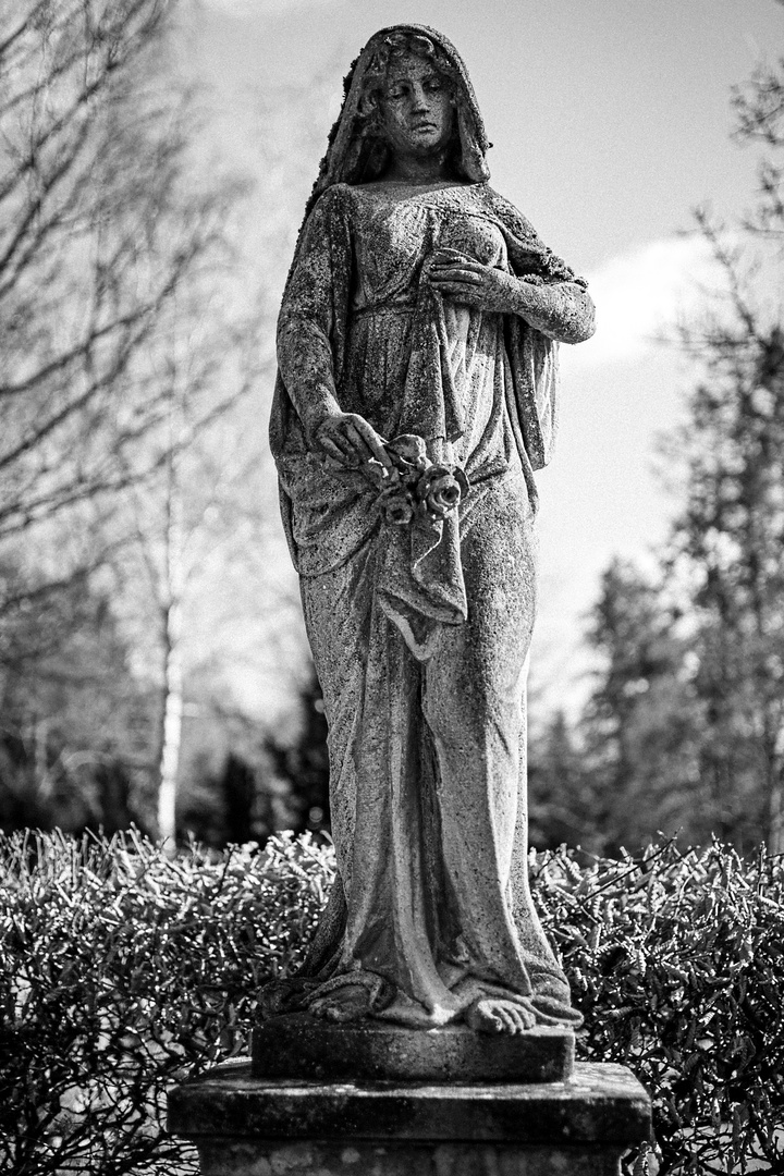 Steinfigur Wetzlar Friedhof