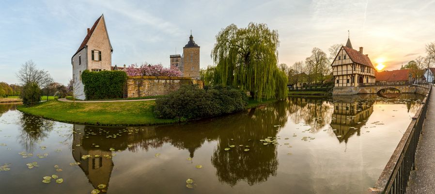 Steinfurter Schloss mit Torhaus am Abend