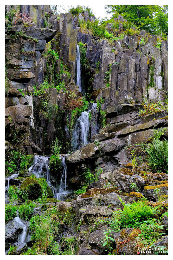 - Steinhöfer Wasserfall im Bergpark Kassel -