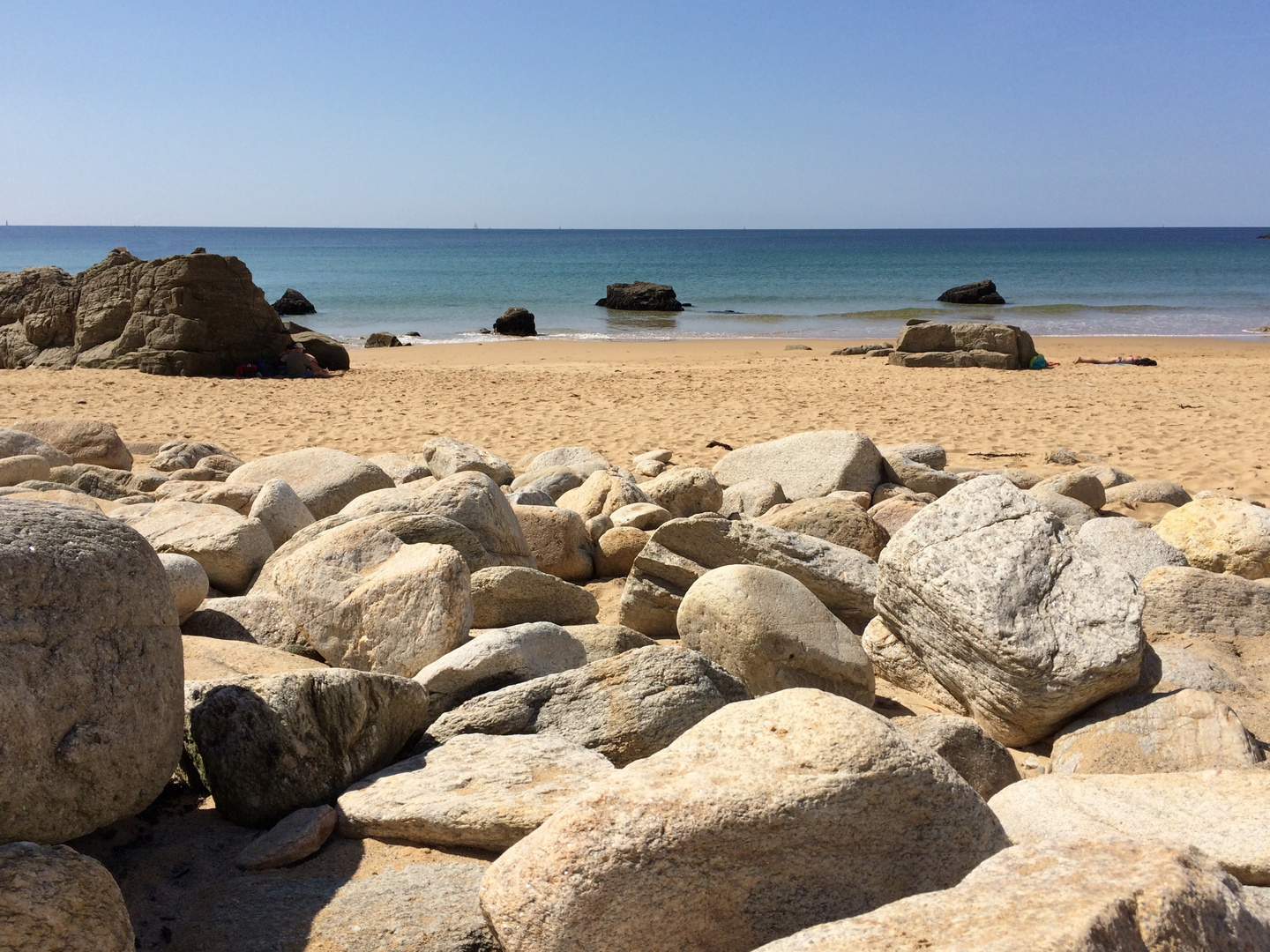 steiniger Strand