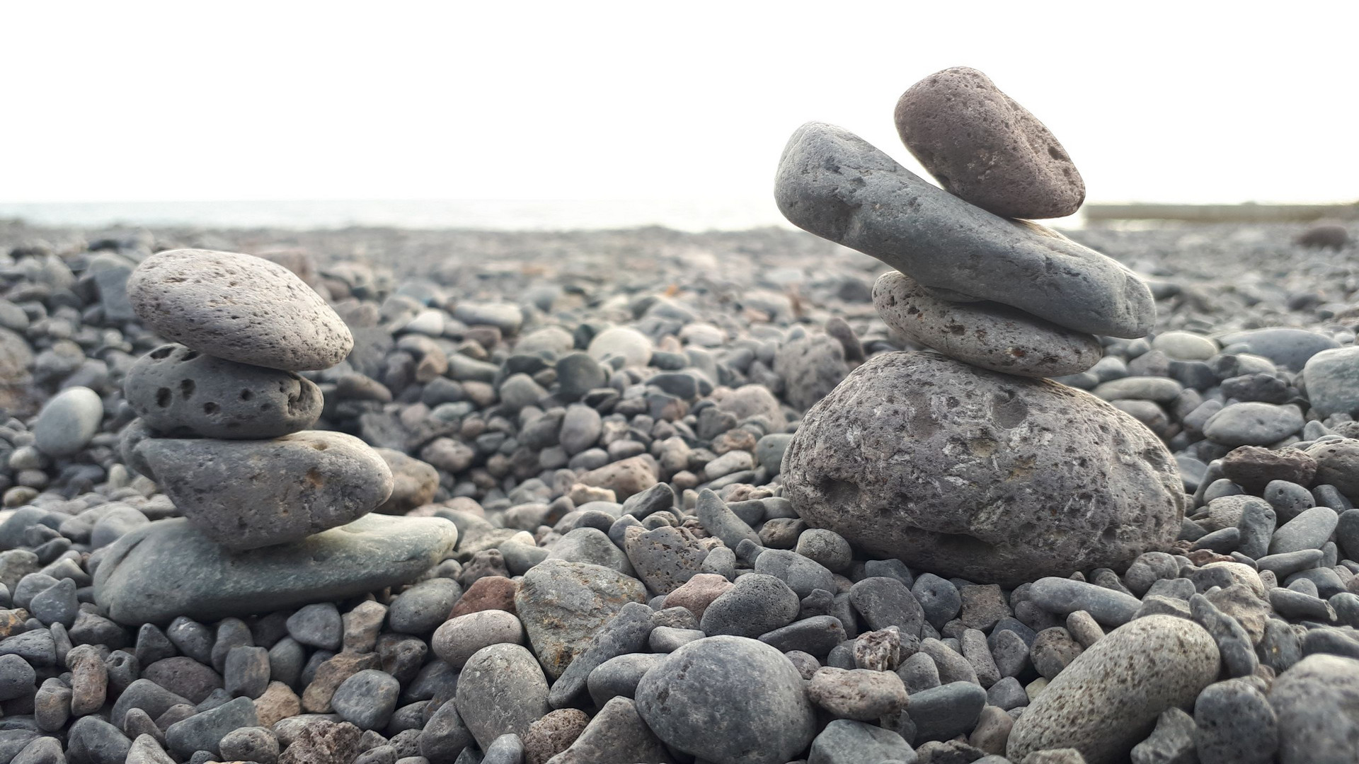 steiniger Strand