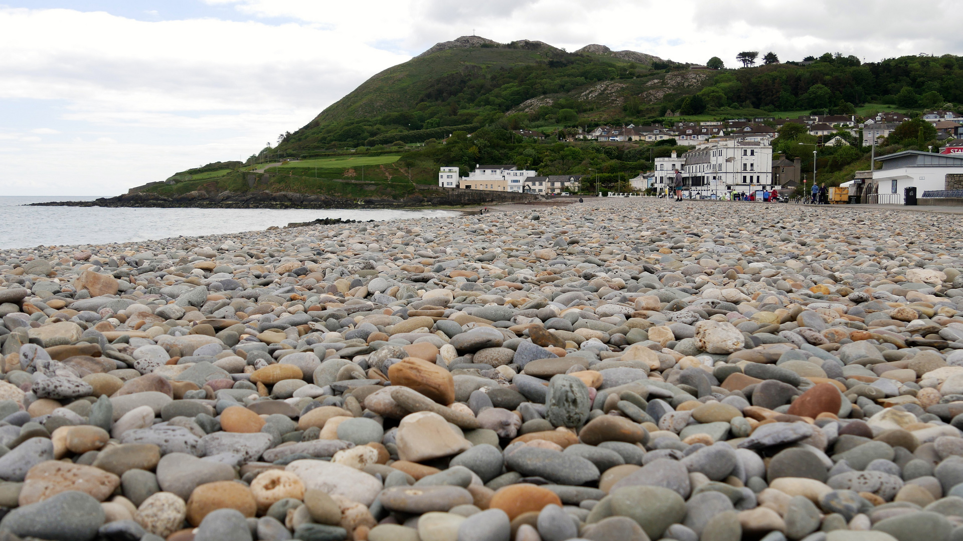 Steiniger Strand