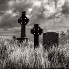 Steinkreuze auf einem irischen Friedhof