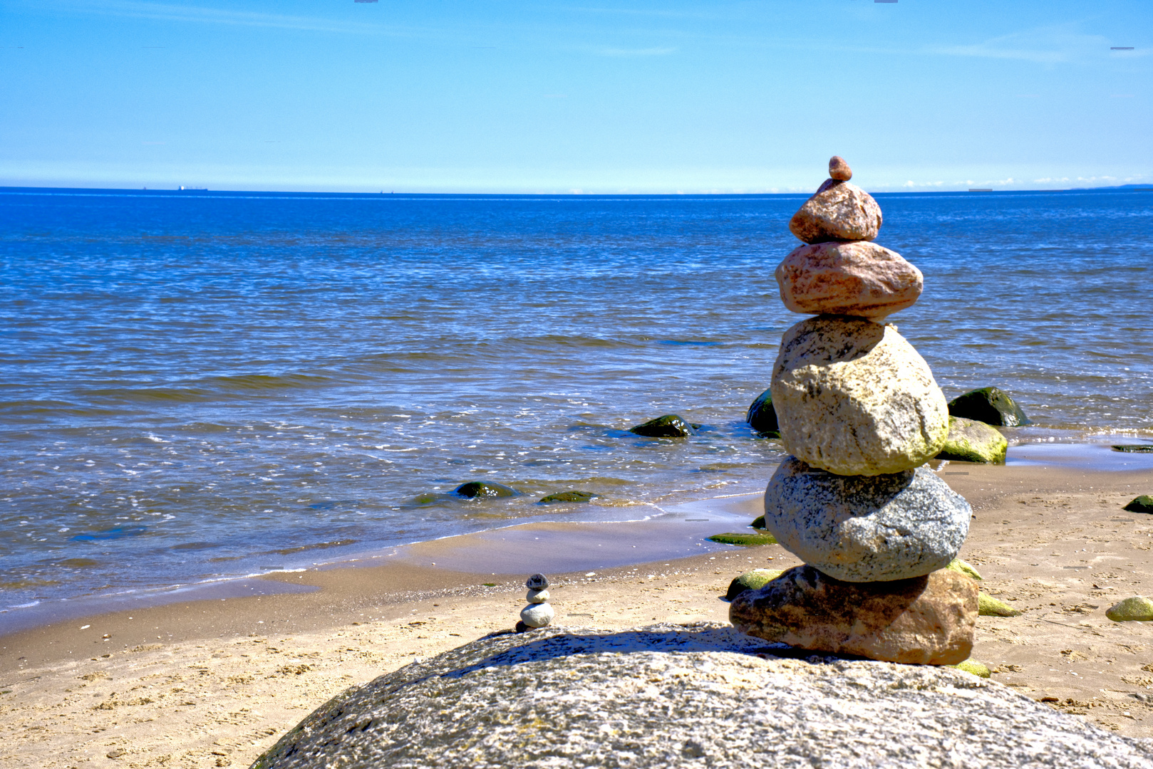 Steinkunst am Ostseestrand