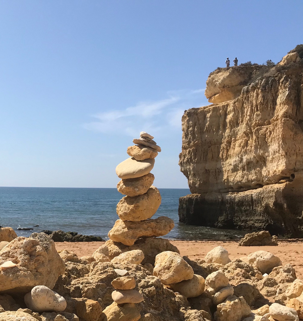 Steinkunst am Strand