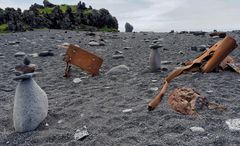 Steinmännchen an Strand von Grimsby