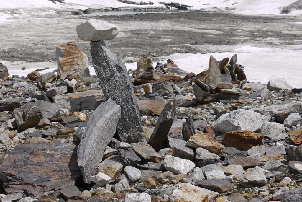 Steinmännchen der anderen Art am Eissee