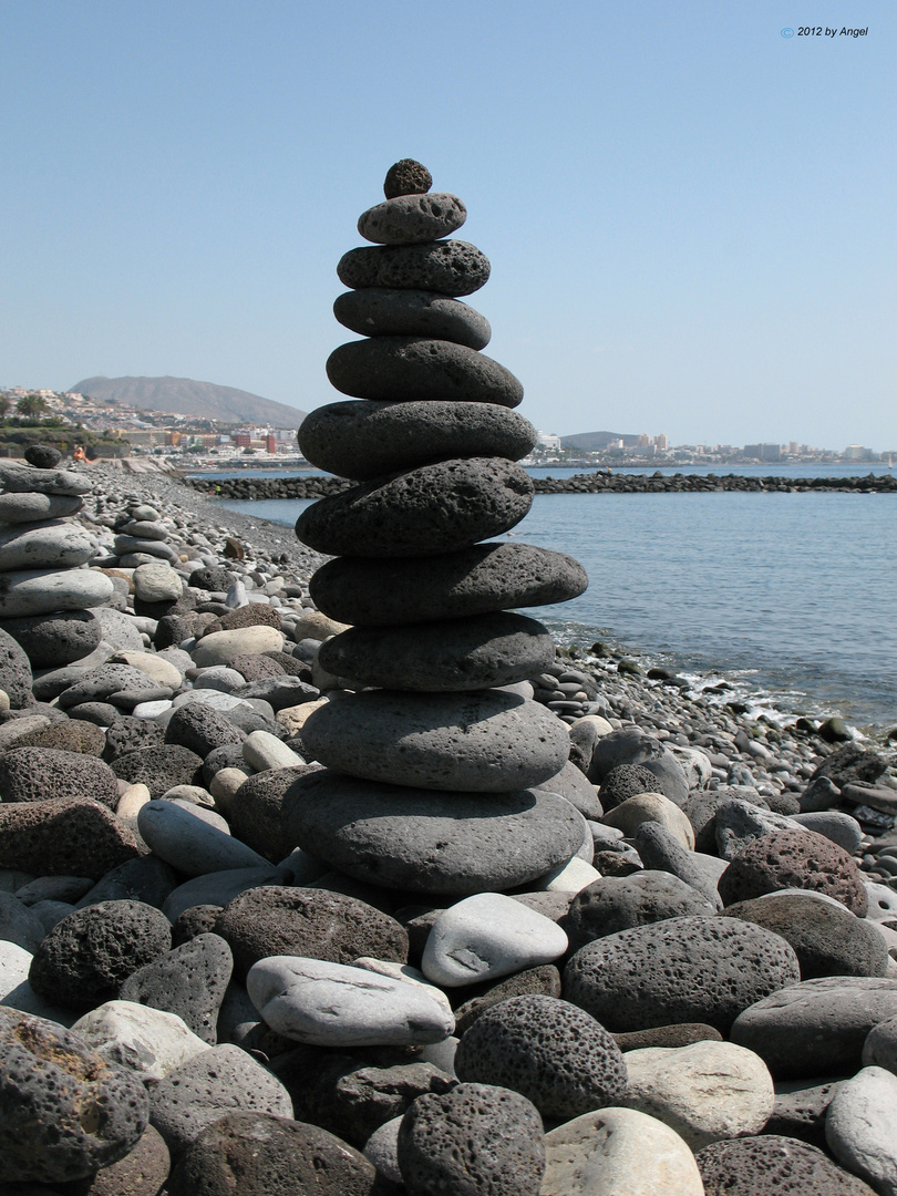 Steinmann am Steinstrand.