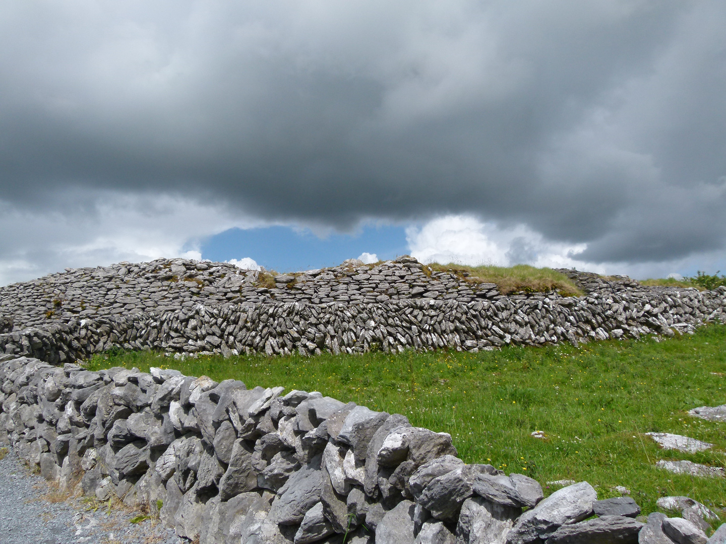 Steinmauer auf dem Burren County Clare Irland