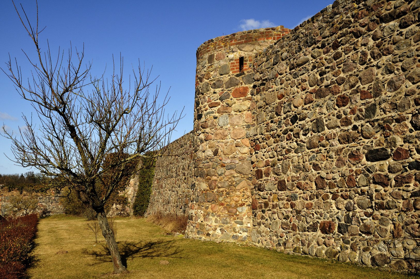 Steinmauer überlebt die Zeit