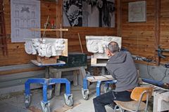 Steinmetz bei der Arbeit am "Berliner Schloss"