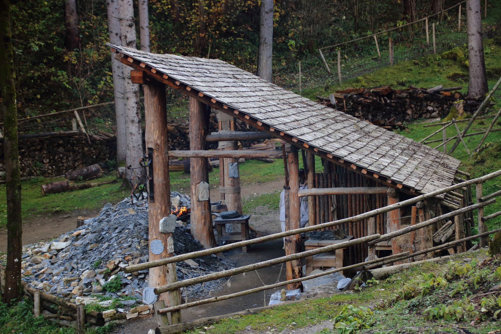 Steinmetz Hütte auf der Friesacher Burgbaustelle