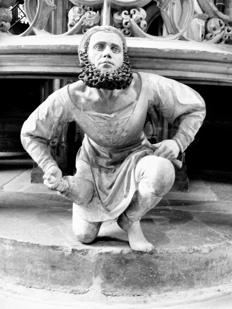 Steinmetzfigur in der Kirche St.Lorenz in Nürnberg