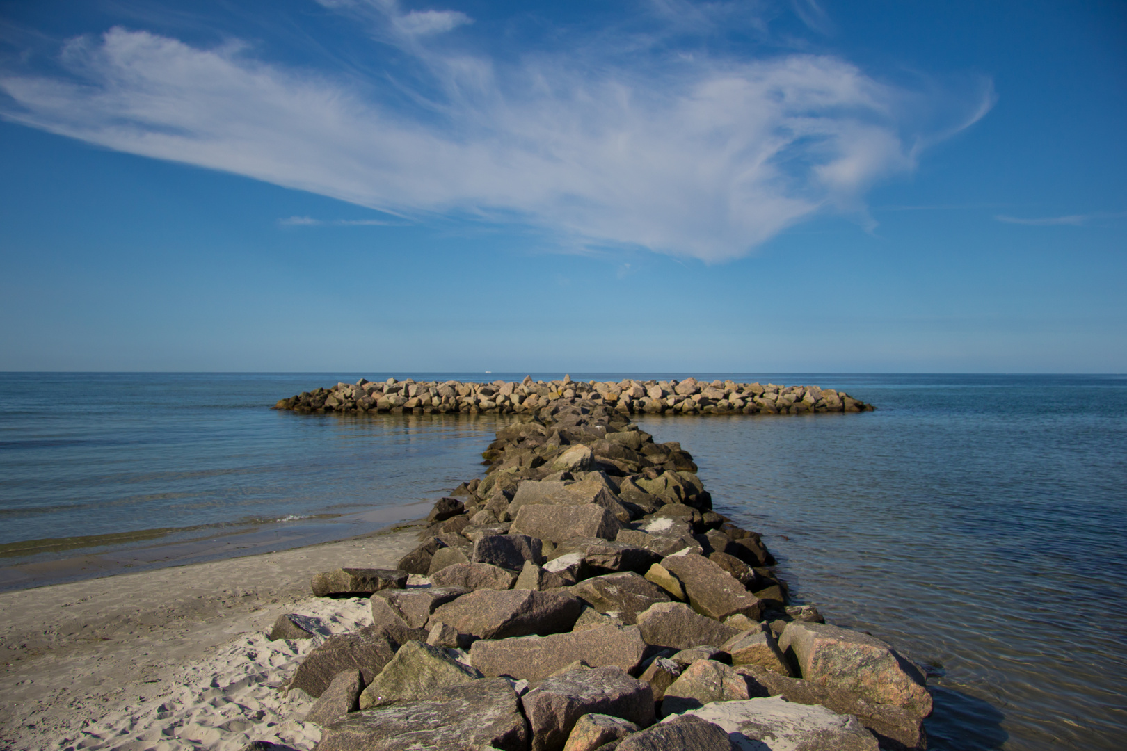 Steinmole in der Ostsee