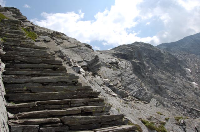 Steinplattenweg über den Prasignolapass 2700 m ü/M - nach Soglio/Bergell