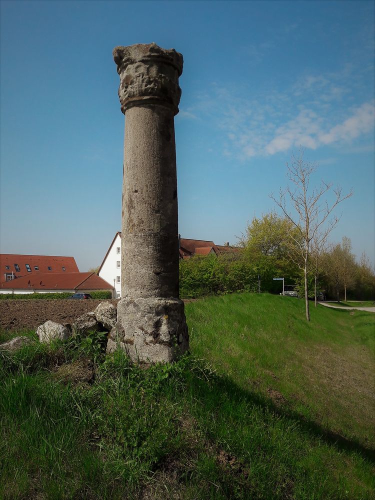 Steinsäule am Ortsrand von Dinkelsbühl