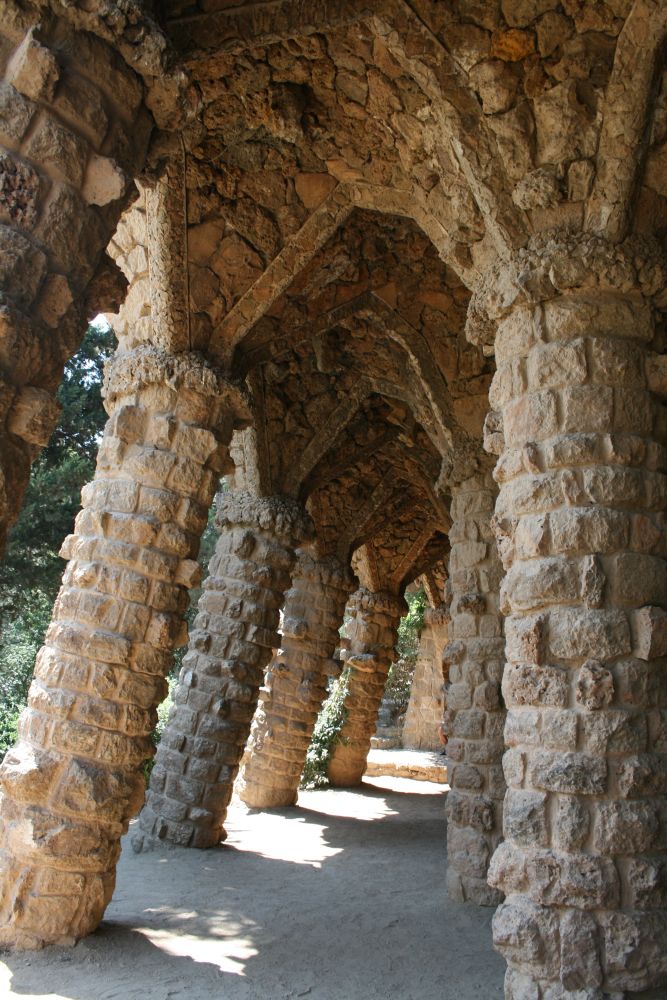 Steinsäulen Parc Gül Barcelona