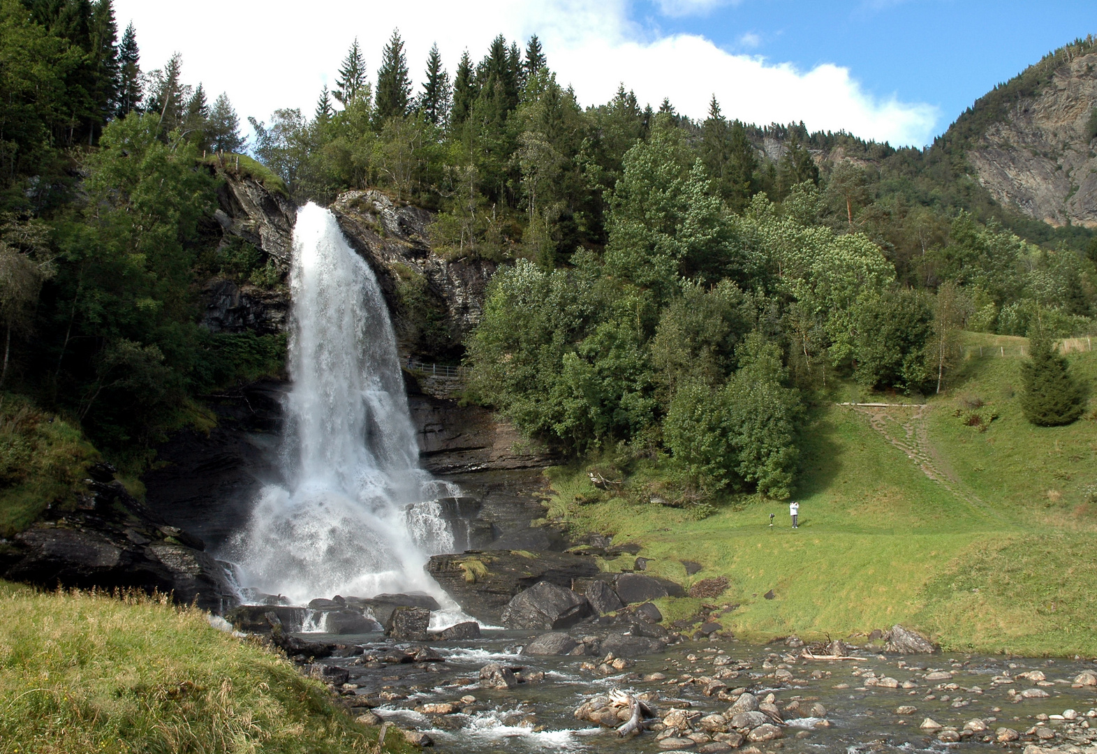 Steinsdalsfossen, Wasserfall nahe Hardanger Fjord