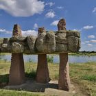 STEINSKULPTUR an der Elbe