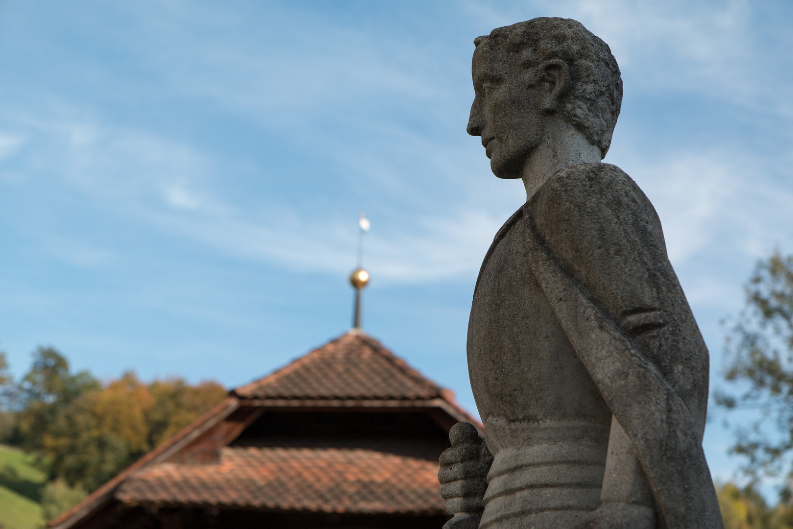 Steinskulptur vor der Dorfbrücke Werthenstein