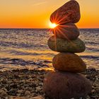 Steinskulptur vor Sonnenuntergang