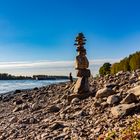 Steinstatuen (Steinhaufen) am Rhein (Leverkusen-Rheindorf)