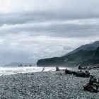 Steinstrand im rauhen Wetter