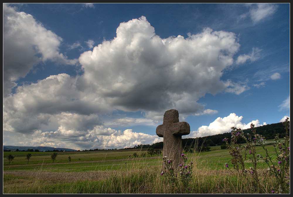 stein(suehne)kreuz in der rhön ...