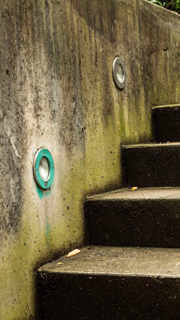 Steintreppe mit Licht