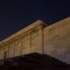 Steintribüne bei Nacht