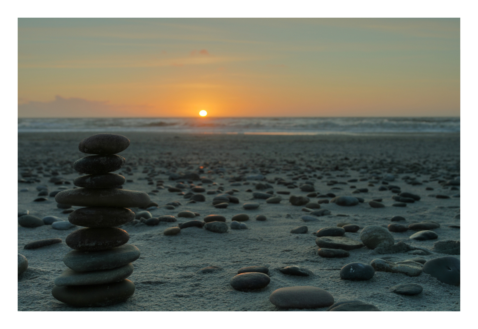 Steinturm am Strand