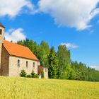 Steinwaldkirche im Sommer