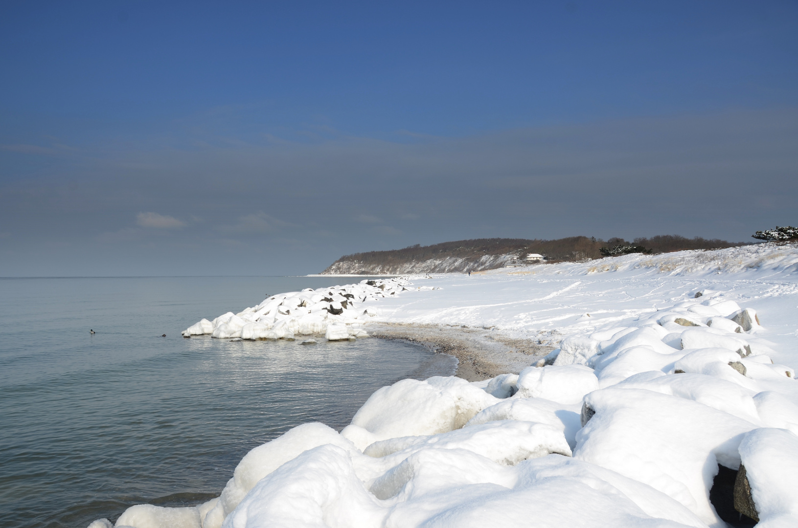 Steinwall im Winter