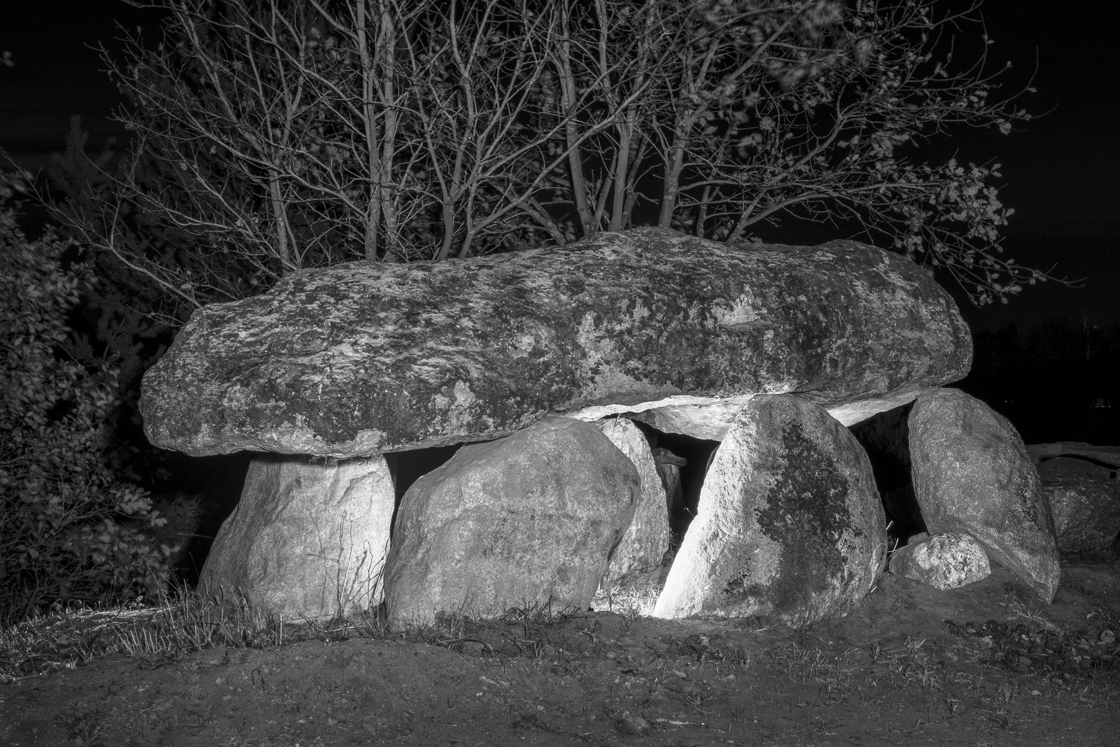 Steinzeitgrab Lichtmalerei - Stone age grave light painting