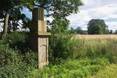 Stele an der Straße