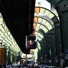 Stell dich mal dahin! - Familienfoto in der Schwebebahn