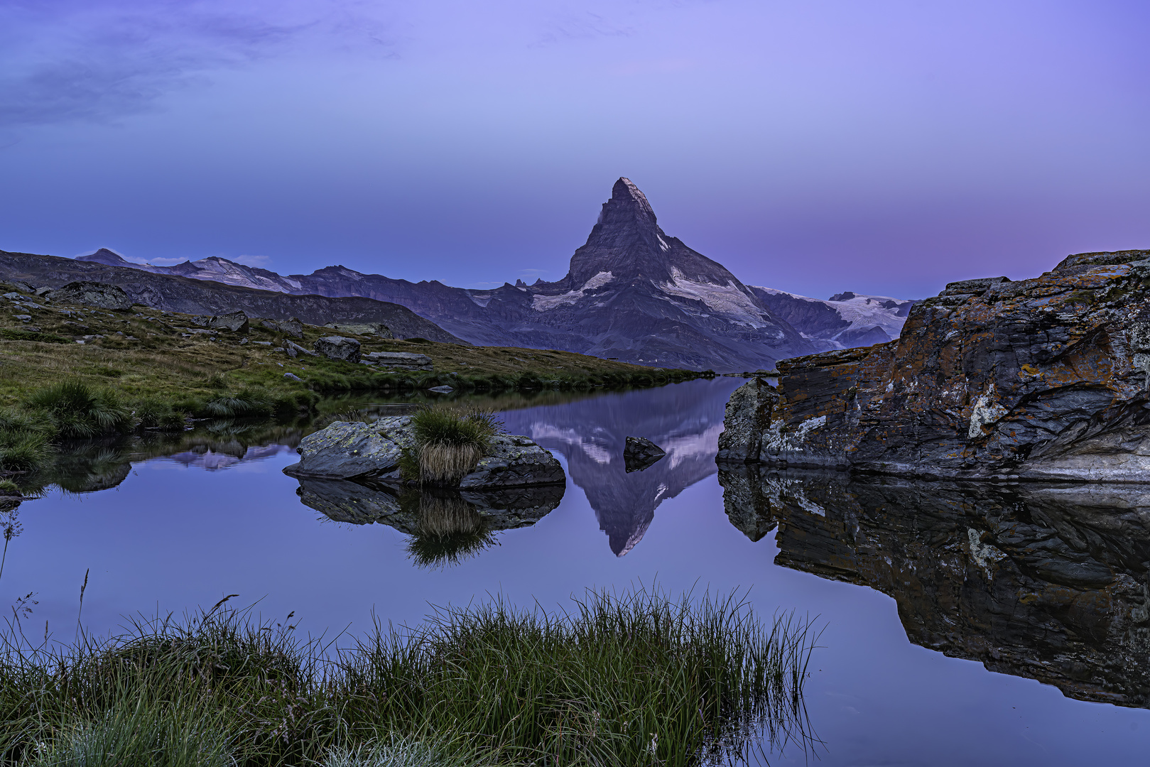 Stellisee mit Spiegelung des Matterhorns