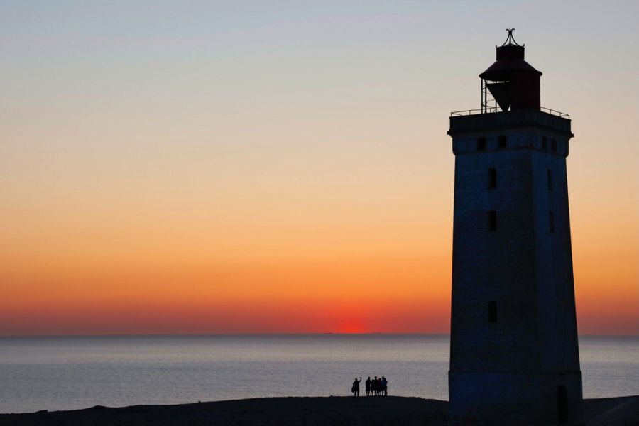 „Stellt euch da mal hin…“. -  Erinnerungsfoto am Rudbjerg Knude Fyr