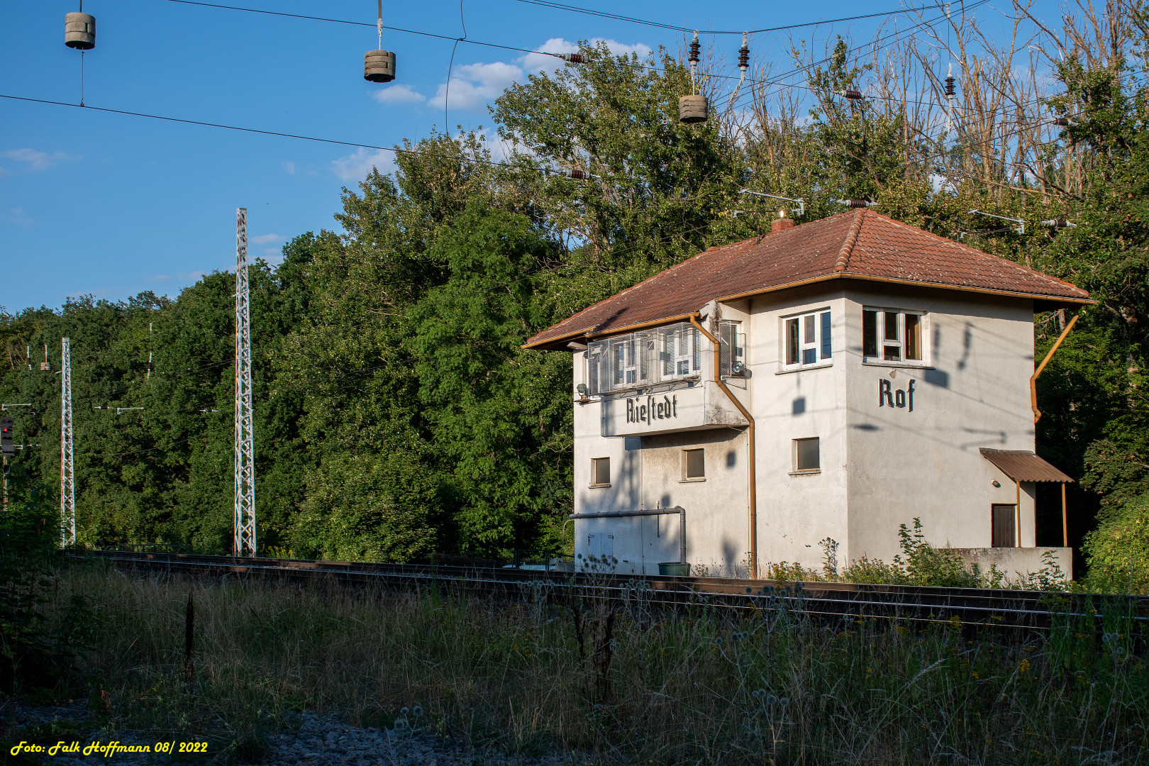 Stellwerk im Abendlicht