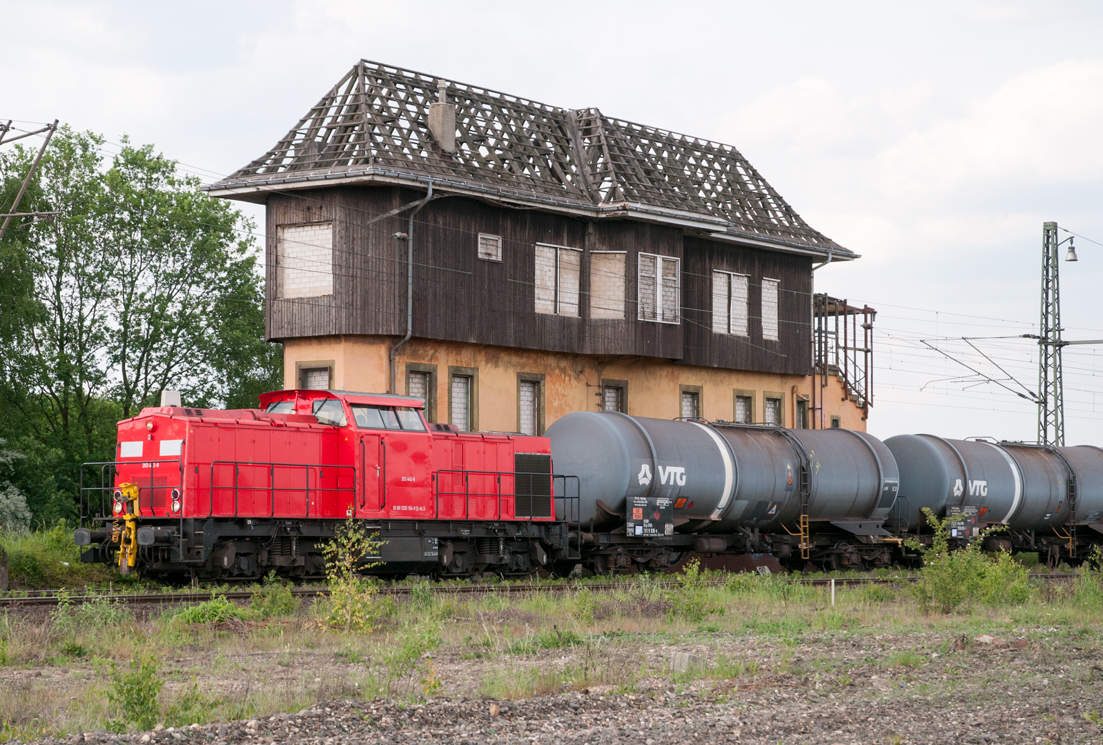 Stellwerk mit Dachschaden