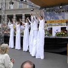 Stelzenlaufen beim Kirchentag in Halle/S 2006