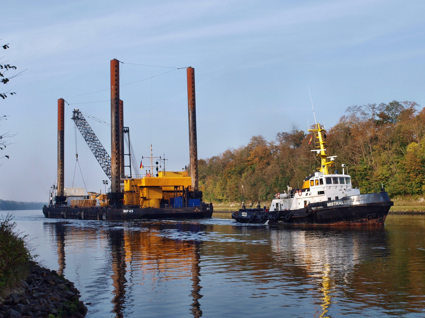 Stelzenponton MP 45 auf dem Nord-Ostsee-Kanal
